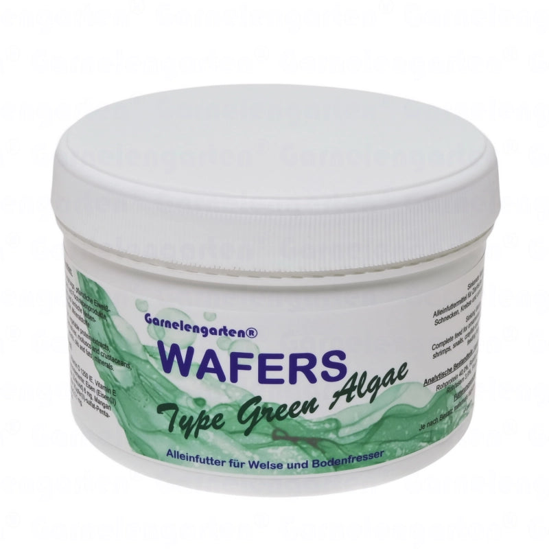 Weiße Plastikdose mit grünem Deckel. Beschriftung: Garnelengarten® Wafers Type Green Algae. Alleinfutter für Welse und Bodenfresser.