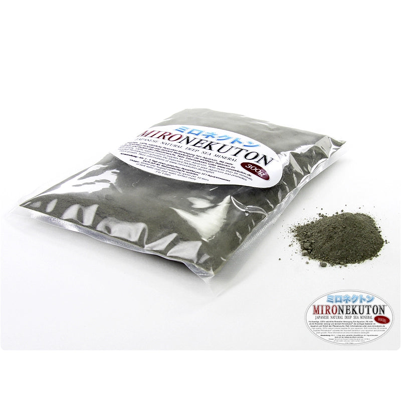 Analyse des Produktbildes: Mironekuton
Produkt: Mironekuton
Inhalt: 300g
Beschreibung:
Verpackung: Transparente Verpackung mit einem wiederverschließbaren Verschluss.
Inhalt: Feines, graues Pulver.
Aufdruck: Japanische Schriftzeichen und die Bezeichnung "Mironekuton" sowie "Japanese Natural Deep Sea Mineral".